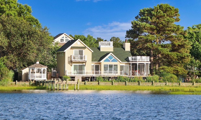 Chincoteague Casa | Windshadow - Waterfront; Pet friendly!
