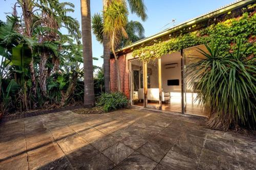 Windsor Casa | Windsor Nightlife Retreat