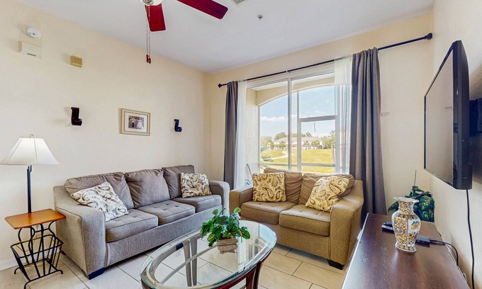 Windsor Palms Casa | Windsor Palms townhome with WiFi, AC, screened patio, pool, hot tub, & tennis