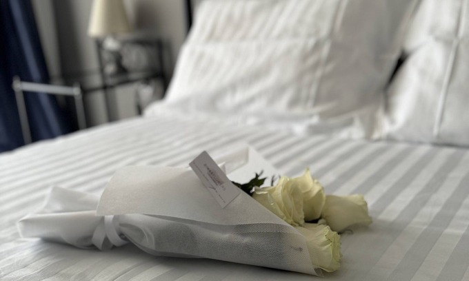 Vouliagmeni Apartamento | WINDSOR PLACE - Large Private Apartment, Sleeps Up To 7