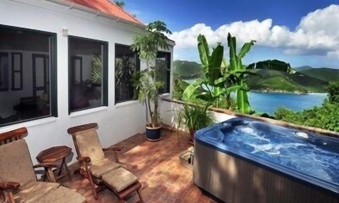 Estate Calabash Boom Villa | Windwardside: Tranquilo, Gran Vista, Bañera de hidromasaje, elegantemente decoradas, exuberantes jardines