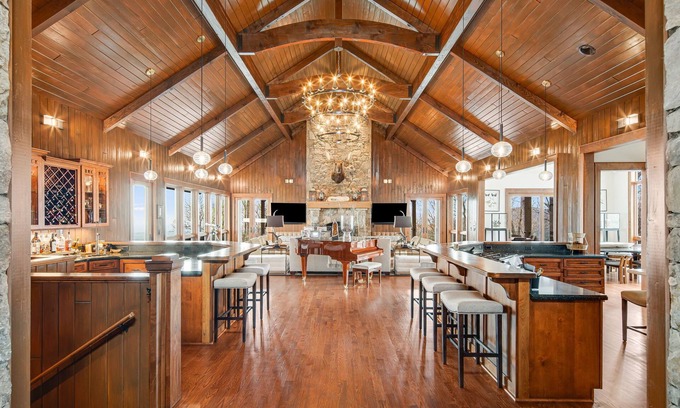 Sapphire Cabina | Windy Hill Lodge, A LUXURIOUS ESTATE