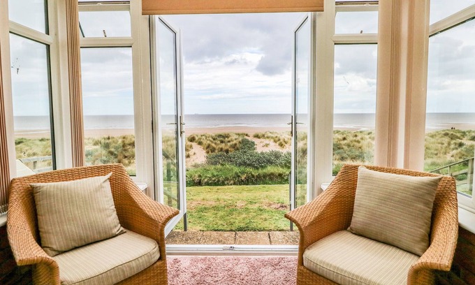 Anderby Creek Cabaña | WINDYRIDGE, family friendly, with a garden in Chapel St Leonards