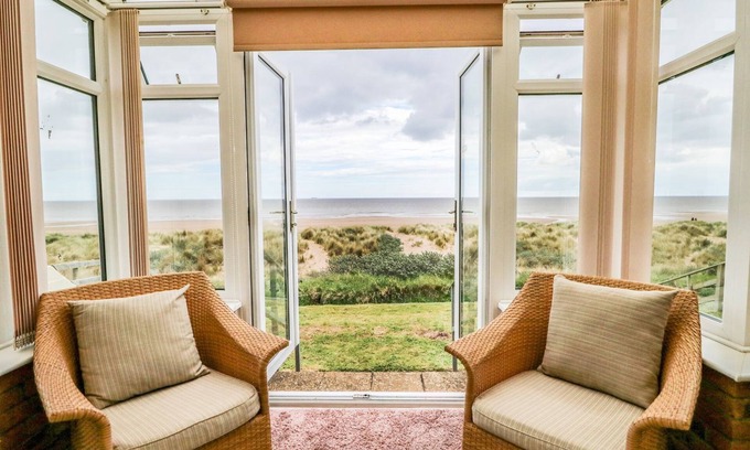Anderby Creek Cabaña | WINDYRIDGE, family friendly, with a garden in Chapel St Leonards