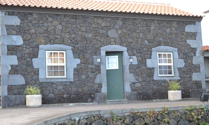 Praia da Vitoria Casa | Bodega Mendes Porto Martins