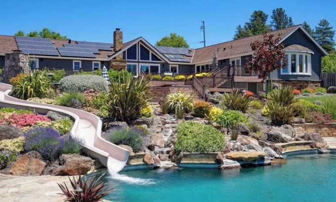 Petaluma Casa | Wine Country Estate: Luxury Pool, Water Slide, Hot Tub