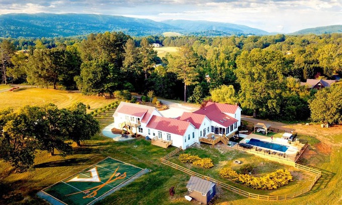 Afton Casa | Wine Country Modern Farmhouse on 10 Acres and Pool
