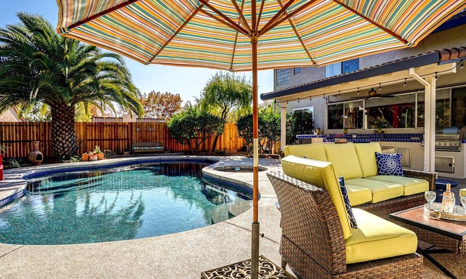 Windsor Casa | Wine Country Retreat. Large backyard with pool/spa, outdoor kitchen & fireplace