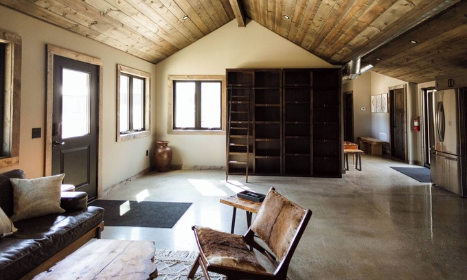 Madison Cabina | Wine Country Spacious Modern Woodside Cabin for 4