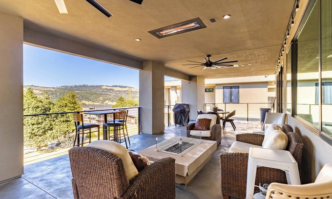 Riebli-Wallace Neighborhood Group Casa | Wine Country Villa, Hot Tub & Pet Friendly