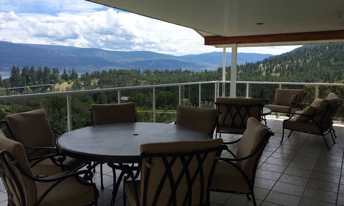 Okanagan-Similkameen Casa | The Parlour House en Dirty Laundry Vineyard