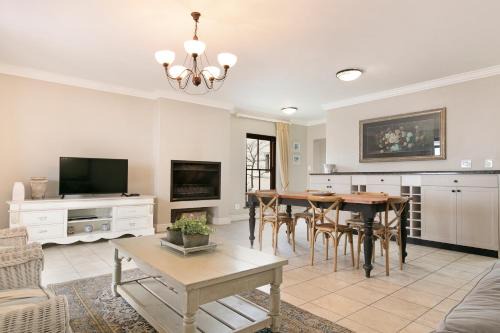 Stellenbosch Cabina | Winelands Golf Lodges 10