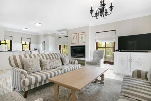Stellenbosch Cabina | Winelands Golf Lodges 26