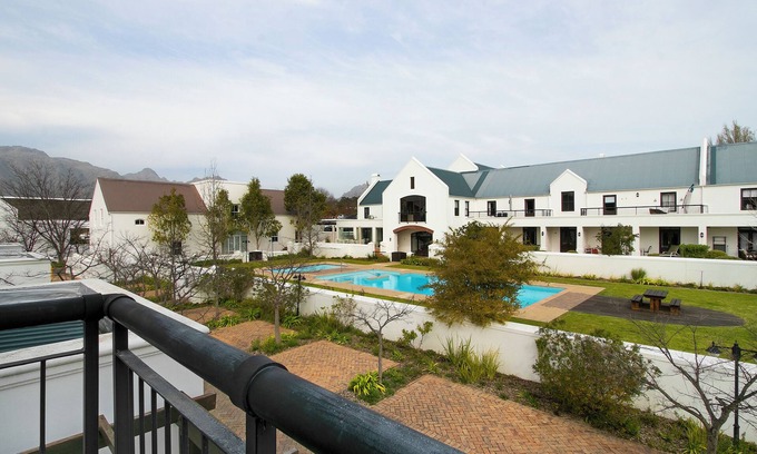 Stellenbosch Villa | Winelands Golf Lodges 12