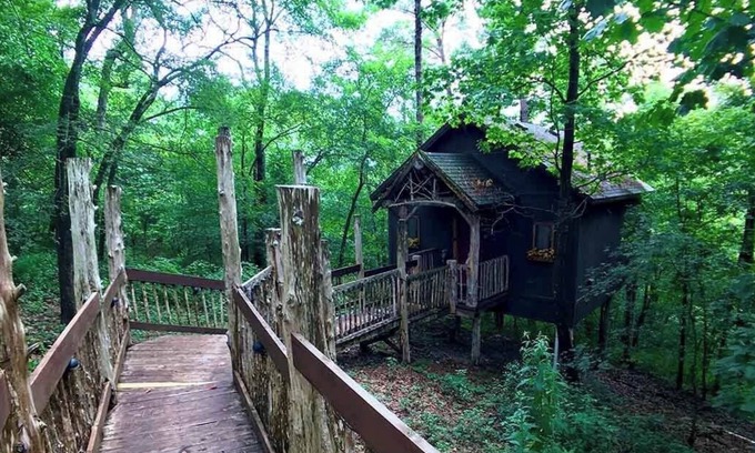 Eureka Springs Cabaña | Winery Chateau Treehouse #12/ Oak Crest