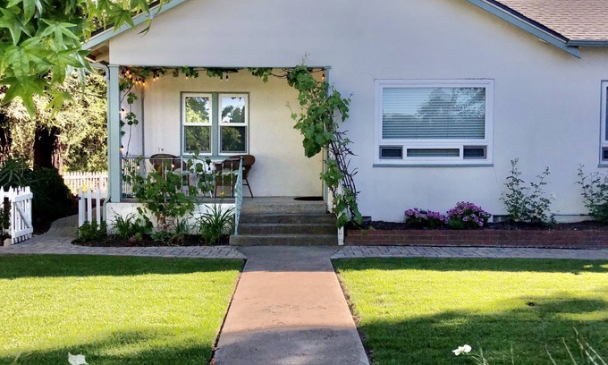 San Luis Obispo Cabaña | Bodega Guest Cottage en San Luis Obispo / Edna Valley Wine Country