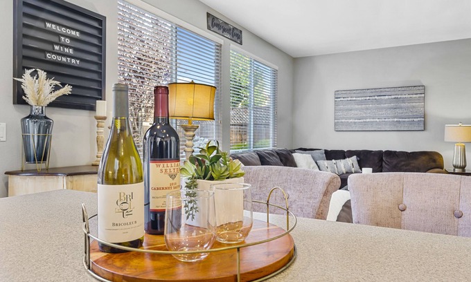 Windsor Casa | “Winetopia” Windsor Getaway - 39 Exceptional Reviews!