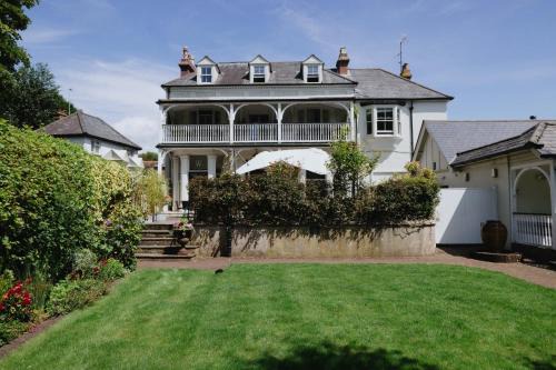 Alfriston Casa | Wingrove House
