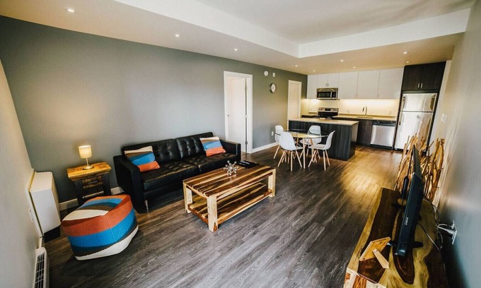 Tuxedo Apartamento | Winnipeg - The Spot 785 3B2B