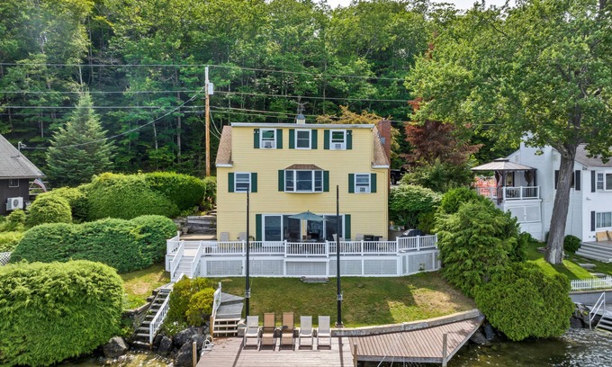 Meredith Casa | Winnipesaukee Waterfront On Meredith Bay with U Shaped Dock Sleeps 10