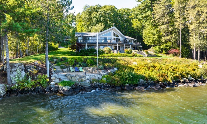 Meredith Casa | Winnipesaukee Waterfront Home And Guest House Sleeps 14 LAST MINUTE SPECIALS