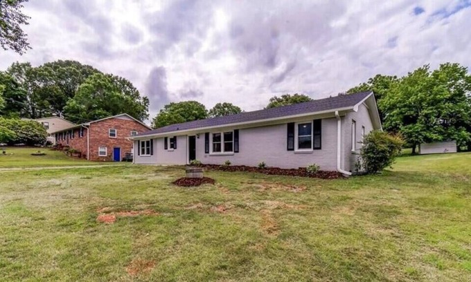 Winston - Salem Casa | Winston Haven with gym/game room/pet friendly