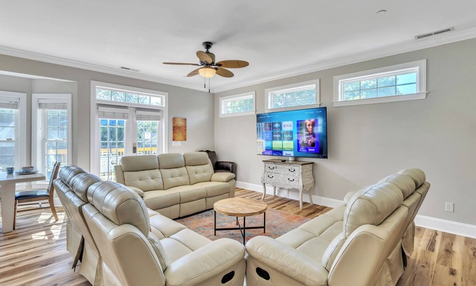 Winston - Salem Casa | Winston Salem: Heated Pool, Arcade, & Jacuzzis