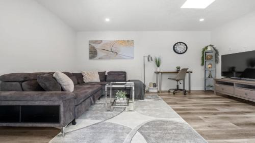 Calgary Casa | Winston Suite 2BR 1BA - Carriage Suite with Garage