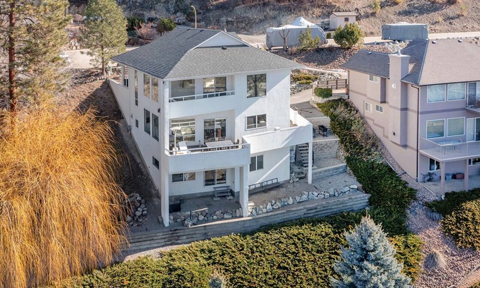 Black Mountain Casa | Kelowna Skyline Retreat - Amazing City and Lake Views in this Mountain Oasis!