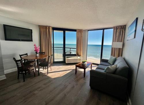 Myrtle Beach Apartamento | WINTER RATES! Gorgeous Oceanfront Suite! 1Br Condo, Dog friendly! 706