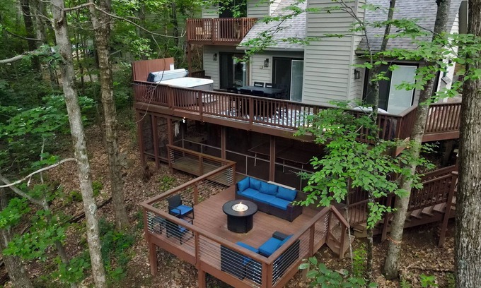 Chestnut Springs Casa | Wintergreen Retreat: Cabin with Hot Tub, Nestled in Woods, Hiking, Game Room