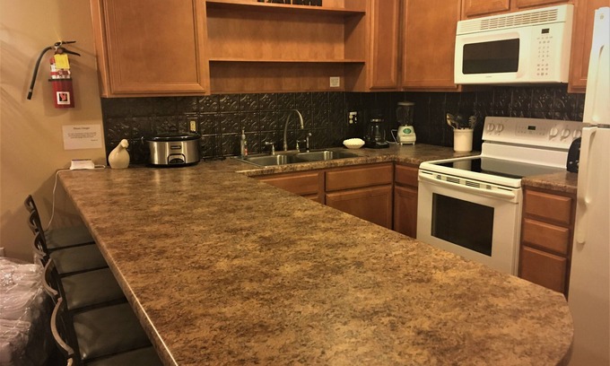 Ghent Apartamento | En las laderas en Winterplace cerca de Beckley WV cocina completa remodelada, terraza privada