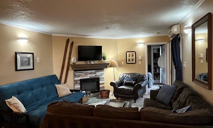 Ghent Condominio | Winterplace Ski in Ski Out Condos 3Br/2Ba 3rd floor sleeps 8