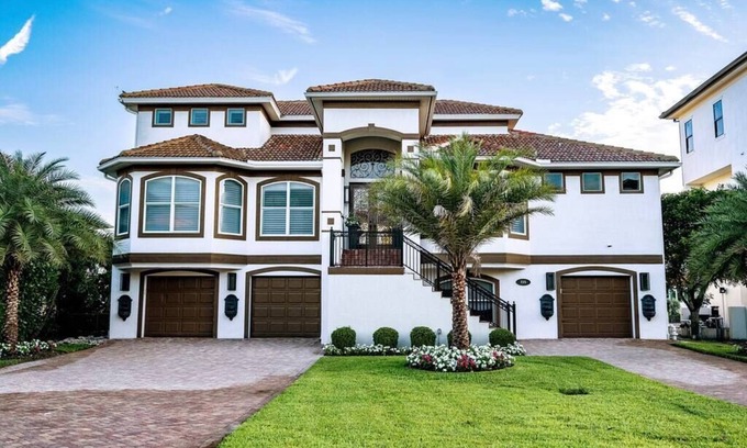 Vanderbilt Beach Casa | Winterwind- A Water Lovers Oasis