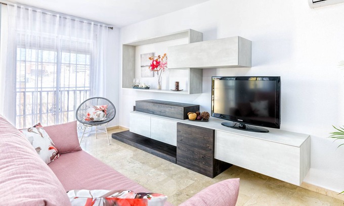 El Molinillo Apartamento | WintoWinRentals - La Estancia FREE PARKING.