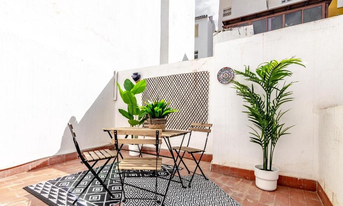 El Molinillo Apartamento | WintowinRentals Your Home Steps from the Center