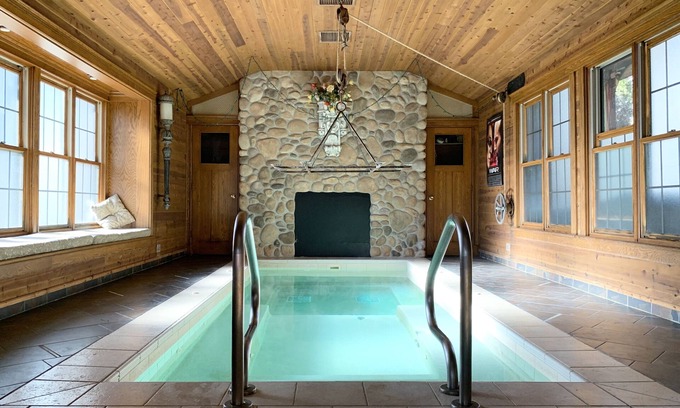 Wisconsin Dells Cabina | La casa MÁS FRESCA en el lago Puckaway ... ABSOLUTAMENTE DEBE VER FOTOS, sala de juegos, bañera de hidromasaje