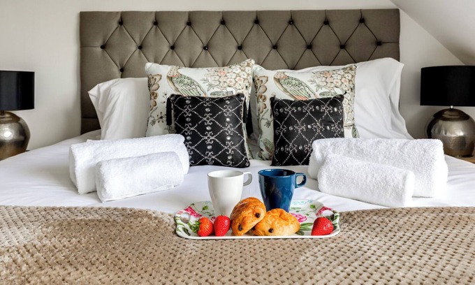 Whittington Apartamento | Wisteria Apartment For the Perfect London Getaway
