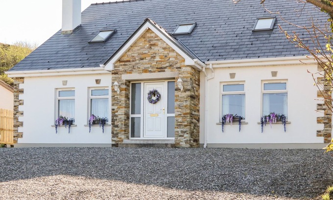 Annagry Cabaña | WISTERIA COTTAGE, family friendly in Annagry, County Donegal