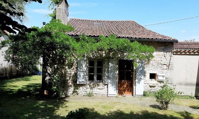 Les Adjots Casa | Wisteria Cottage