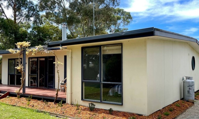 Inverloch Cabaña | Wisteria Cottage - Pet Friendly