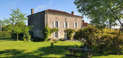 Chanteloup Cama Y Desayuno | Wisteria House