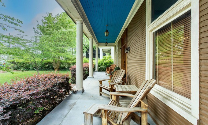 Belmont - Hillsboro Casa | Wisteria: Prime Location in 12South | Walkable