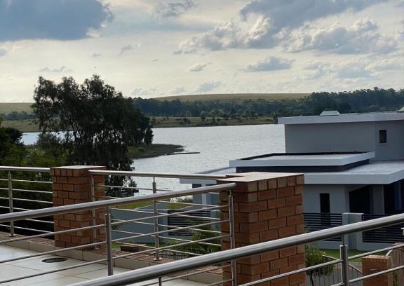 Emalahleni Casa | Witbank dam Golf Estate Luxury