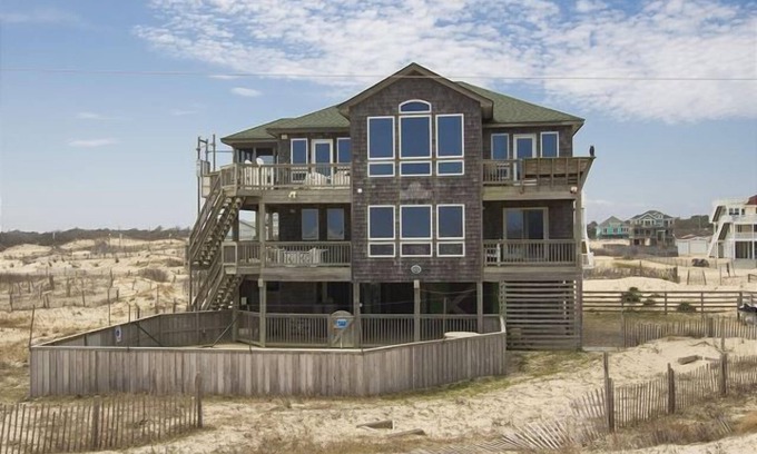 Corolla Casa | Witches Bikini! Oceanfront Fantastic views, pool, shuffleboard, 4x4 required
