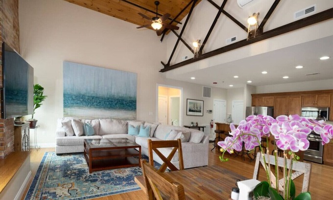 Lexington Apartamento | New! Downtown Loft - Walk to WLU & VMI