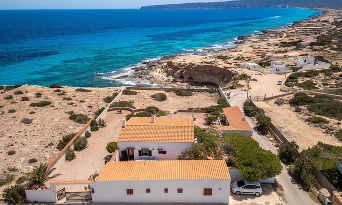 Formentera Casa | Estupenda casa de vacaciones privada con WIFI, A/C, TV, patio, vista panorámica y aparcamiento