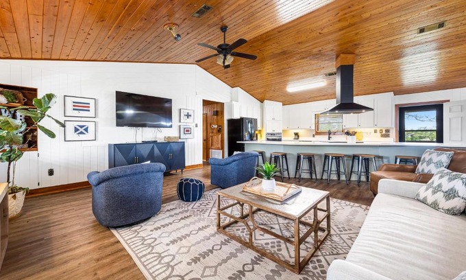 Elberta Casa | Wolf Bay House