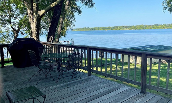 Grove Casa | Wolf Creek Retreat, Grand Lake, 2 miles to the center of Grove OK and a fab view