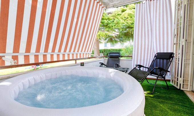 San Benedetto di Lugana Apartamento | Wolf House - Peschiera Holiday (Private Jacuzzi)